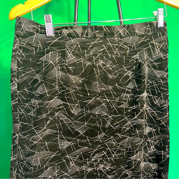 M Black Skirt with Sparkly Ornament Elegant Back Zipper with Button, A-style - Picture 2 of 10